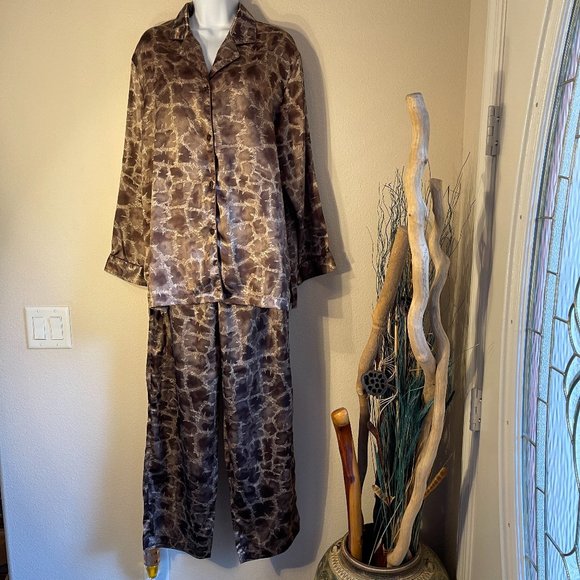 Cabernet Other - Cabernet 2 Pc Set satin animal print pajama's M long sleeve